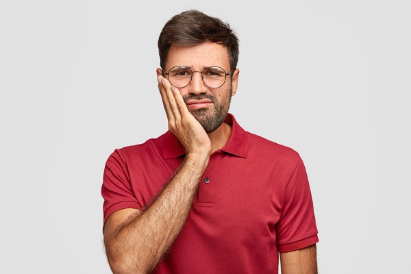 Mau Hálito e Doenças Bucais Má higiene oral, boca seca, tabagismo Mau Hálito e Doenças Bucais Má higiene oral, boca seca, tabagismo