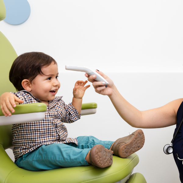 Primeira Consulta Odontológica do Bebê Primeira Consulta Odontológica do Bebê