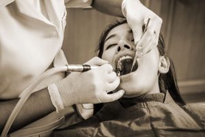 Odontologia Através da História: Curiosidades, Mitos e a Era Atual